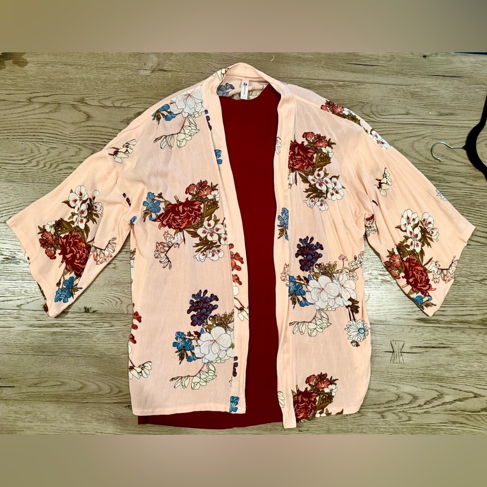 2 Piece-Cupshe Floral Kimono and Lulu’s top| Sz. One size & S(see measurements) - Picture 6 of 6